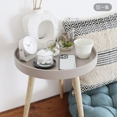 ベッドサイドテーブルの画像