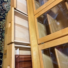 カリモクの食器棚の画像