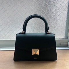 L Y N　ハンドバックの画像