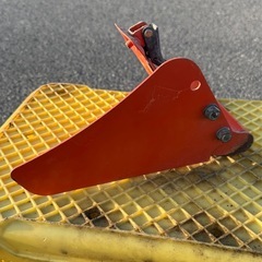 トラクター用　部品　パーツ　サイドカバー　補助カバー　クボタトラクター　ロータリー　補助カバー　尾輪　ビリン　片方のみの画像