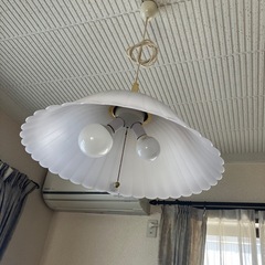照明器具3つ1,000円の画像