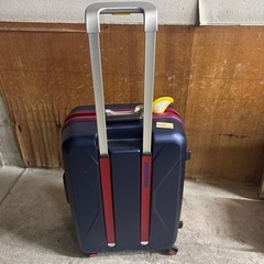 お渡し者決定。
イノベイター 人気のスーツケース ネイビー×オレンジ  鍵なしの画像