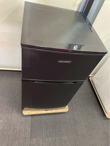 ★中古美品！2023年製　COMFEE' 冷蔵庫 90L  1人暮らし RCT90BL(E) ブラック
