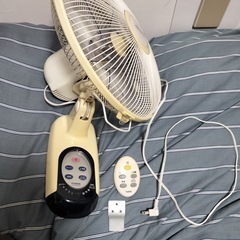 壁掛け扇風機（YUASA YTW-380HR）の画像