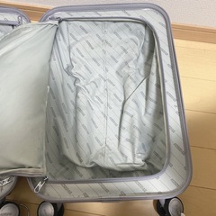 スーツケース　キャリーバッグの画像