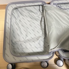 スーツケース　キャリーバッグの画像