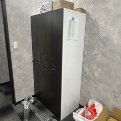 【美品】高級木目調ロッカー4人用 鍵付き オフィス家具 店舗収納 事務所 の画像