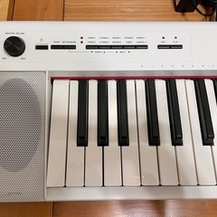 ほぼ未使用！ヤマハ YAMAHA 電子キーボード「piaggero」ホワイト NP-32WH 電子ピアノ 4万円の品の画像