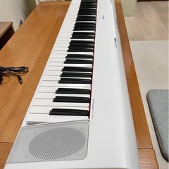 ほぼ未使用！ヤマハ YAMAHA 電子キーボード「piaggero」ホワイト NP-32WH 電子ピアノ 4万円の品の画像