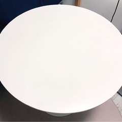 円形テーブルの画像