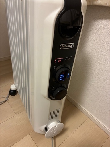 美品 定価40800円 デロンギ オイルヒーター RHJ35M1015