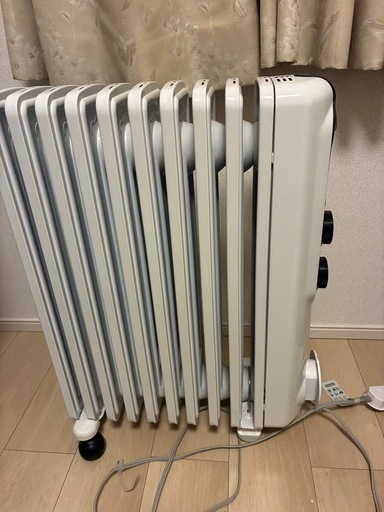 美品 定価40800円 デロンギ オイルヒーター RHJ35M1015