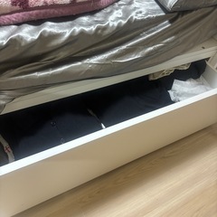 ニトリ セミダブルベッドの画像