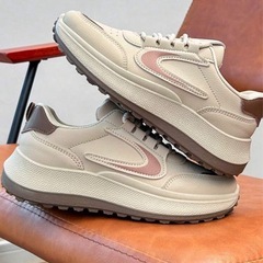 スニーカー　オールシーズン対応。かわいい、レトロ、リゾートスタイル、アウトドア、ハイキング、ランニング、ダンスなどのカジュアルスポーツシューズ。滑り止め、快適、レザー製アッパー、ファッショナブル、カジュアル、ミニマルデザイン、女性用多用途スポーツシューズ。の画像