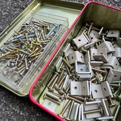 釘や留め具などの画像