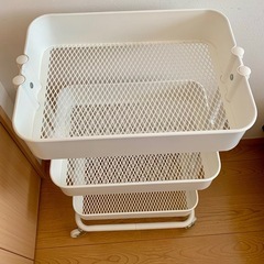 【超美品】大人気ロースコグ  IKEAワゴン　 RASKOG ホワイト キャスター付き ベビーワゴン　キッチン収納 コスメ収納の画像