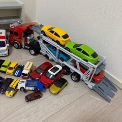 【受付終了】　トミカ　サウンドカー　西松屋　キャリアカー　IKEA レッカー車　スリーコインズ　駐車場の画像