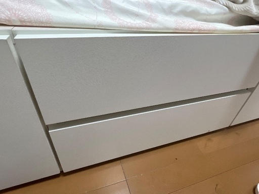ニトリの引き出し付きシングルベッドです。
