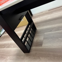 ダイニングテーブル　白の画像