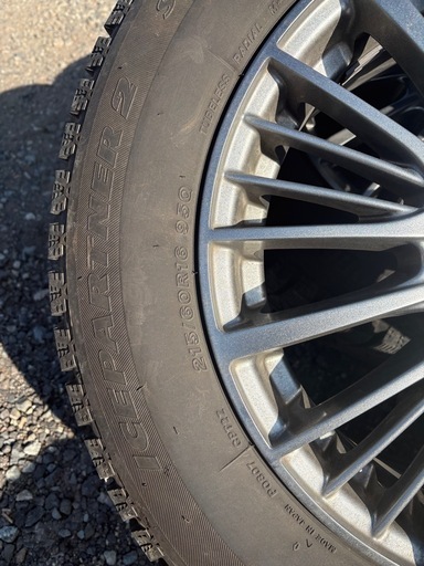 215\60R16スタッドレスタイヤホイール付き