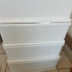 ハンガーラックとクリアケースの画像