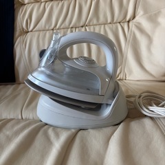 アイロンとアイロン台セット
の画像