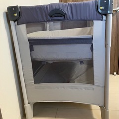 ベビーベッド（折りたたみ式）の画像