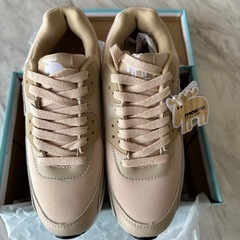 【新品未使用】MOZ スニーカーの画像