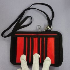 ( E-1108 )PUMA プーマ 二つ折り財布 ウォレット ストラップ付 ブラック 黒 マジックテープ ファスナー 中古の画像