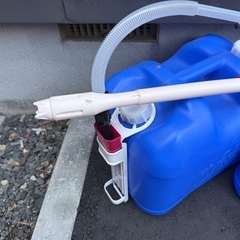 灯油ポリタンク2個＋自動ポンプの画像