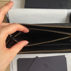 【美品購入証明あり】プラダ サフィアーノレザー ジップアラウンド 長財布の画像