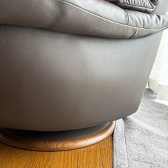 カリモク　3人がけソファ　レザーの画像