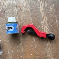 パイプカッターとパイプジョイント各種の画像