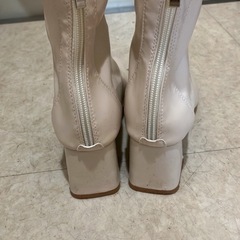 24.5cm オフホワイト　ブーツの画像