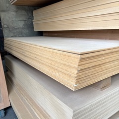 MDF 板　1枚板　厚さ5.5mm 122.5cm×244.5cmの画像