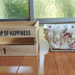 木製ボックスと金属製布付き網かごの画像