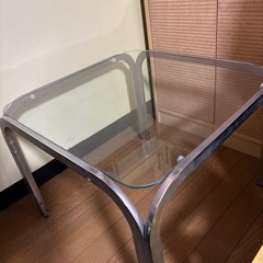 ガラステーブルの画像
