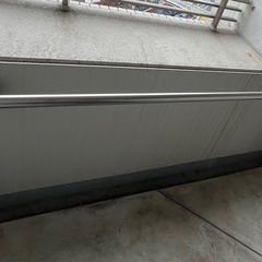 【決まりました】洗濯用品まとめ売り（ピンチハンガー＋8連ハンガー）＆物干し竿100円で譲りますの画像