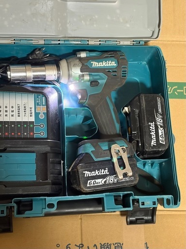 マキタ 充電式インパクトレンチ TW300D 
TONEソケット付きフルセット！！