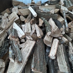 未乾燥栗の木薪、こちらは1台半より少しだけ少ない量で7000円の画像