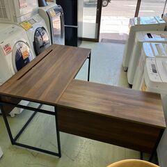 【リサイクルショップ ピカソ 小松原】🖥️✨木目×ブラックで映える‼️ L字にもなる✨PCデスク／ワークデスク✨隠し収納＆配線スッキリ🔥★2921★の画像