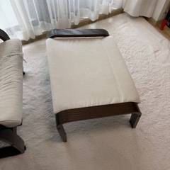 イケア　ポエング　パーソナルチェア　オットマンつきの画像