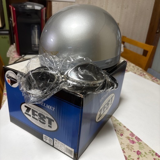 未使用ZESTヘルメット