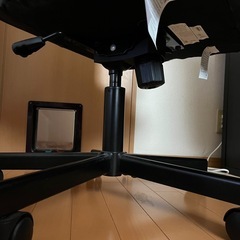 肘掛け背もたれ付きチェアの画像