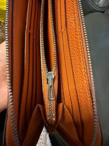 オレンジのレディース財布（Hデザイン）