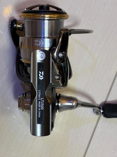 20ルビアスLT2500 リール　釣具