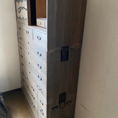 桐タンス 2本の画像