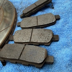 TE52 エルグランド リヤ ブレーキローター ＆ リヤブレーキパッド 左右セット スリットローター 中古 QR25 TNE52 PE52 PNE52の画像