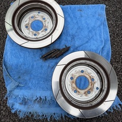 TE52 エルグランド リヤ ブレーキローター ＆ リヤブレーキパッド 左右セット スリットローター 中古 QR25 TNE52 PE52 PNE52の画像