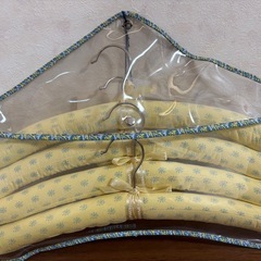 花柄布ハンガー4本セット
の画像